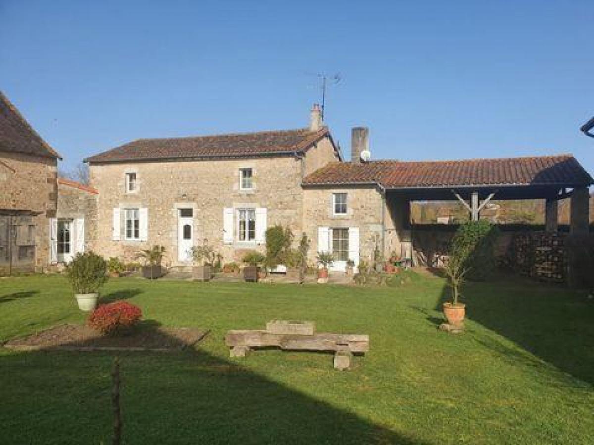 4 bedrooms Farm in Montmorillon, France No. 19561