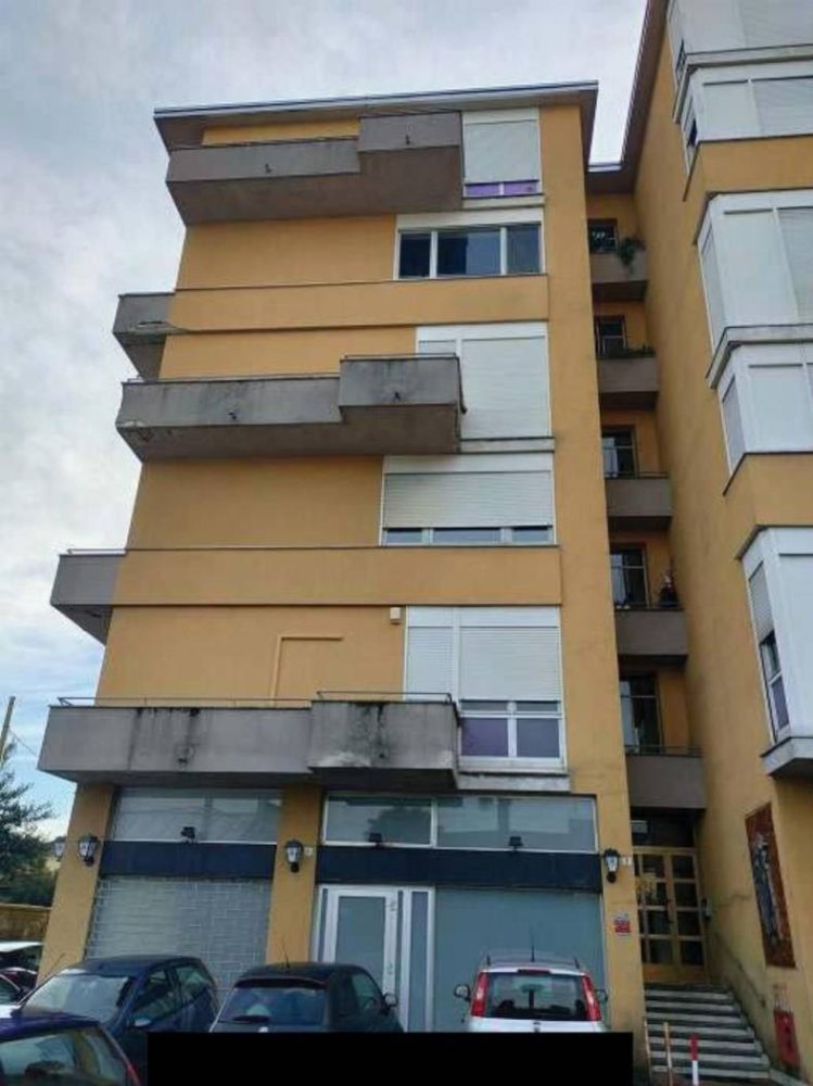 3 bedrooms Apartment in Cardano al Campo, Italy No. 283502