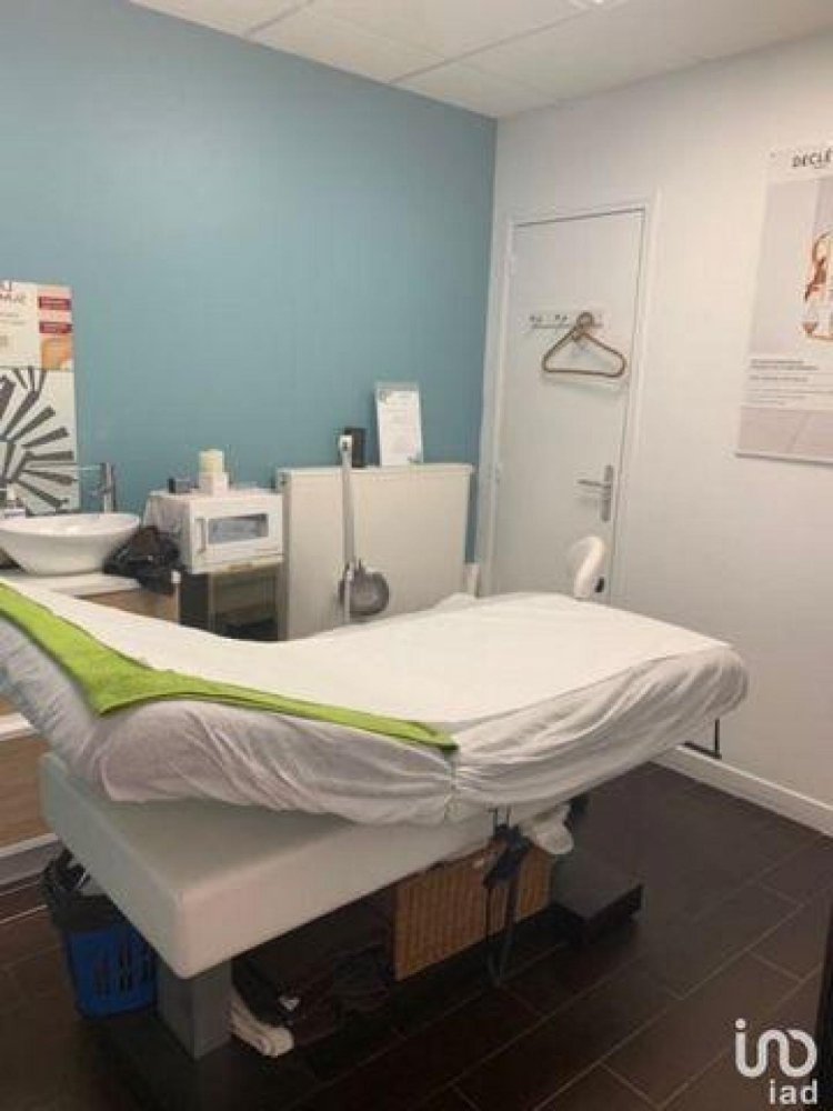 Fábrica en Clamart, France 84 m² No. 20473