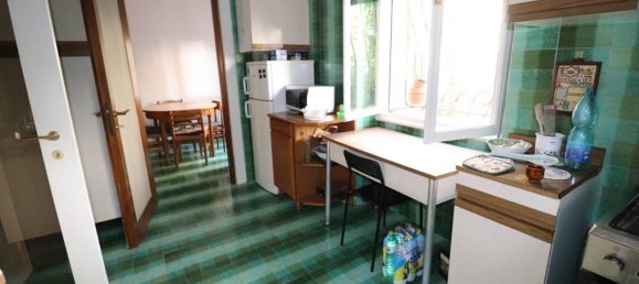 6 rooms Apartment in Rome, Italy No. 147293 3