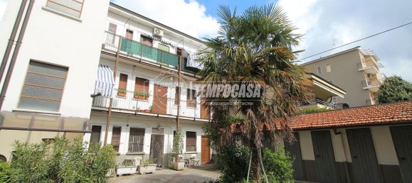 Квартира с 2 комнатами в Колоньо Монцезе, Италия № 268878 3