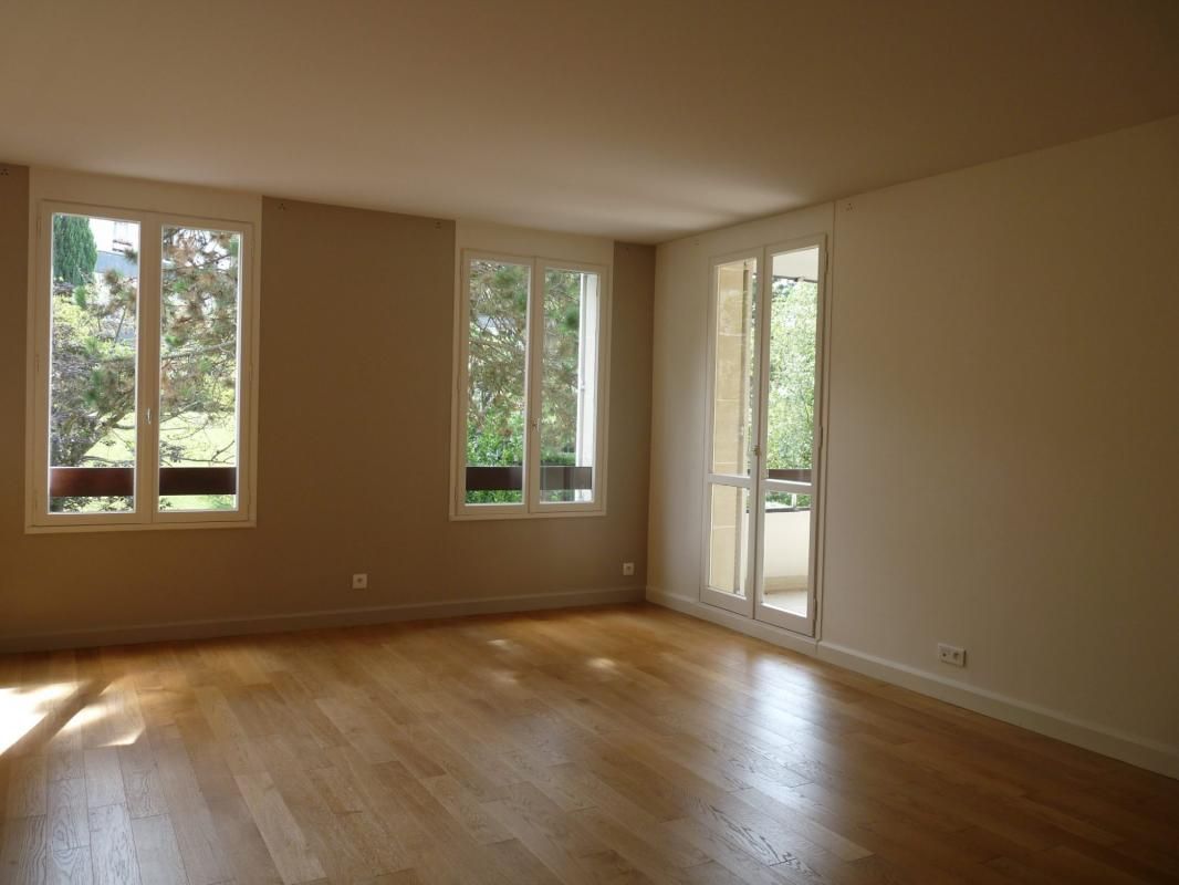 Квартира с 4 спальнями в Лувесьен, Франция № 169221