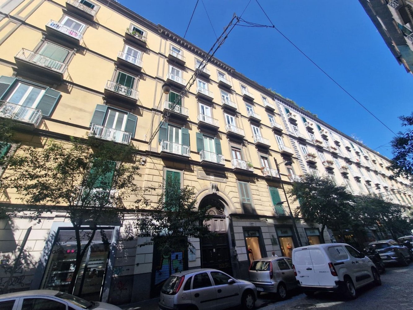 5 rooms Apartment in Naples, Italy No. 297807