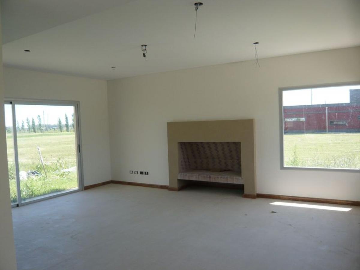 Дом с 3 спальнями в Сан-Висенте, Аргентина № 102495