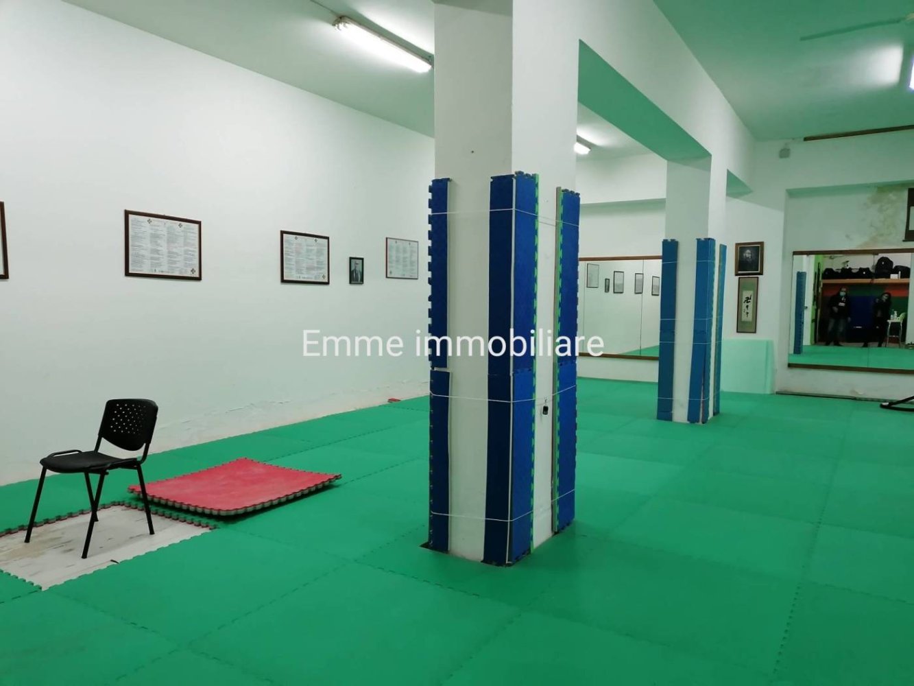 4 rooms Commercial property in Messina, Italy No. 174300