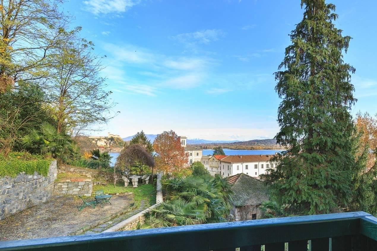 6 bedrooms Villa in Arona, Italy No. 275124