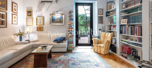 5 bedrooms Apartment in Rome, Italy No. 310807 2