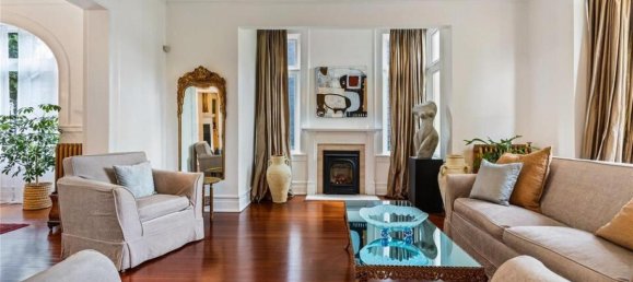 3 bedrooms House in British Columbia, Canada No. 1341 10