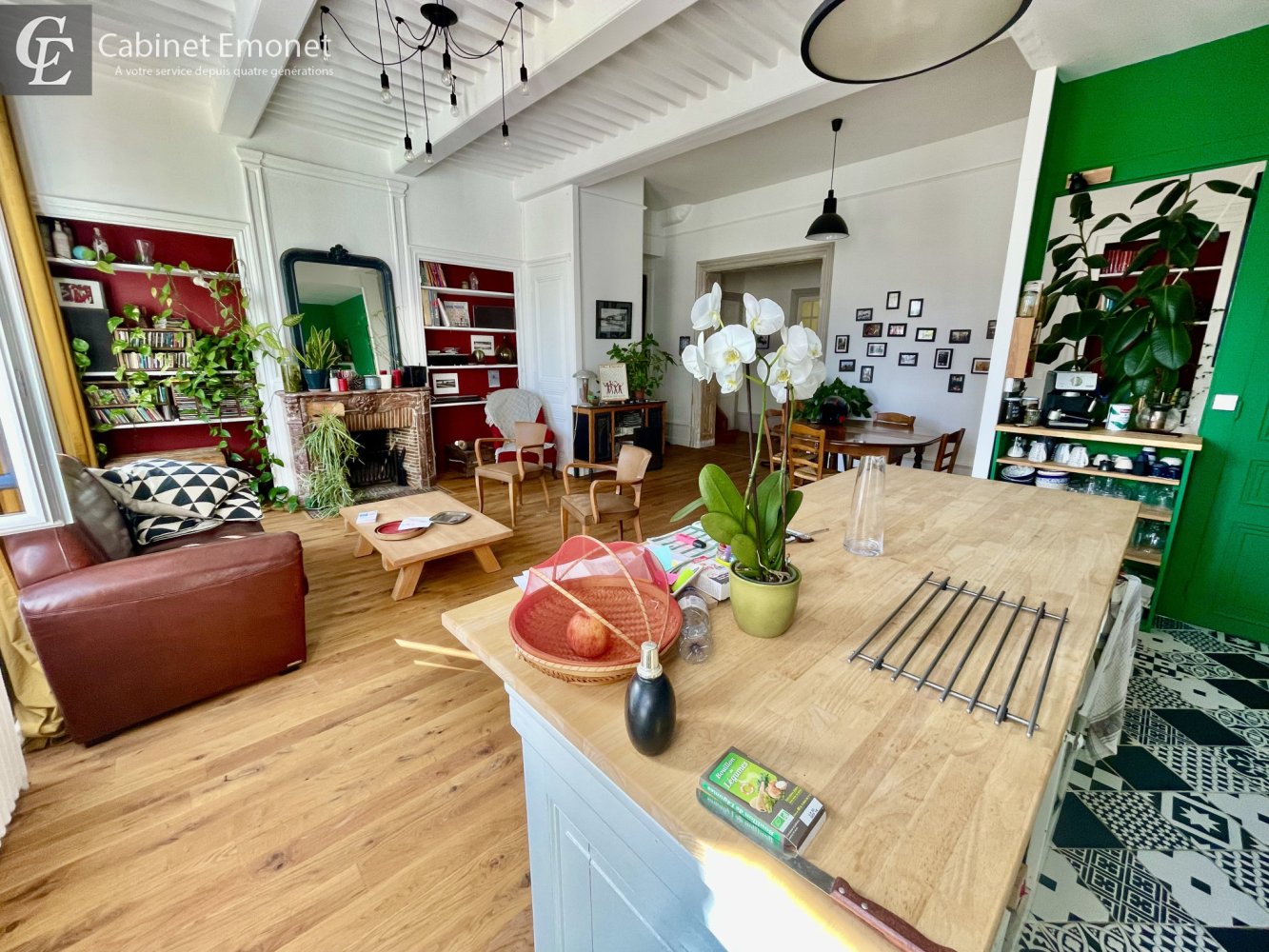 Квартира с 3 спальнями в Сент-Этьен, Франция № 240334