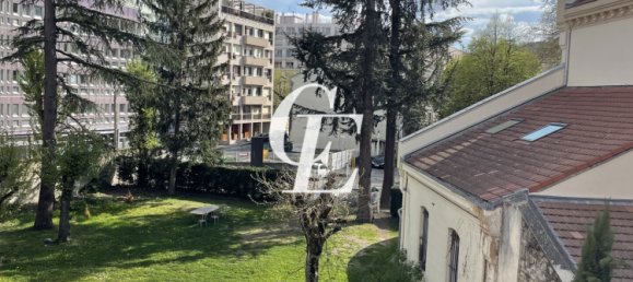 Квартира с 3 спальнями в Сент-Этьен, Франция № 240334 4