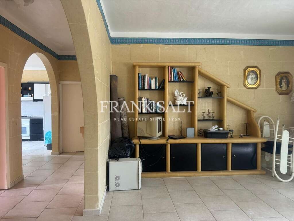 Квартира с 3 спальнями в Виктория, Мальта № 6024