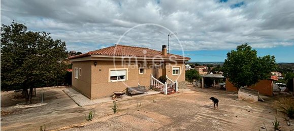 4 bedrooms House in Turis, Spain No. 181912 2