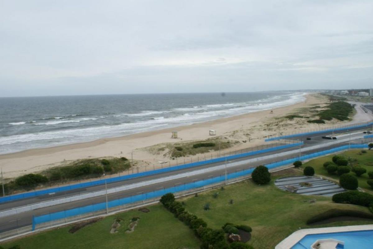 Квартира с 2 спальнями в Мальдонадо, Уругвай № 1006