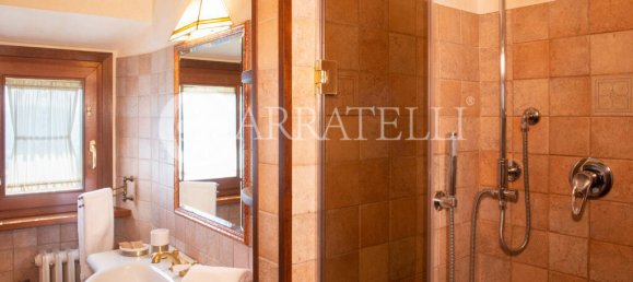 10 bedrooms House in Cortona, Italy No. 129956 12