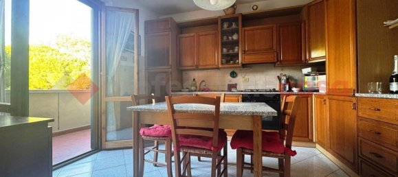 4 Schlafzimmer Doppelhaus in Livorno, Italy, Nr. 348049 8