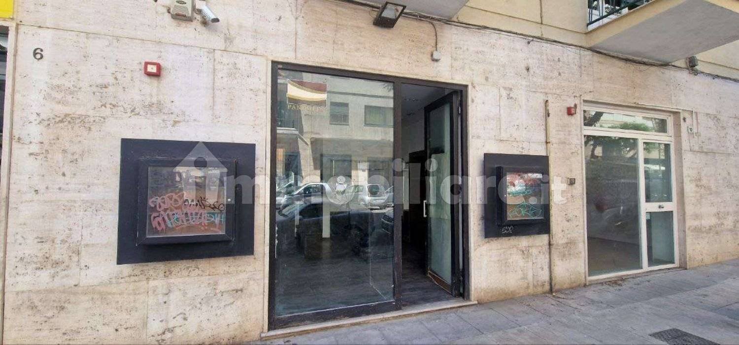 1 room Commercial property in Palermo, Italy No. 40554