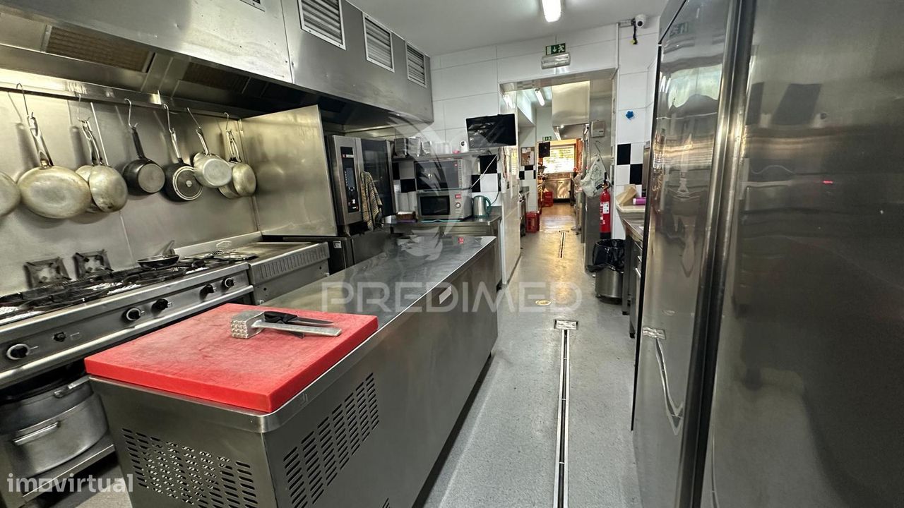 183m² Commercial property in Odivelas, Portugal No. 316424