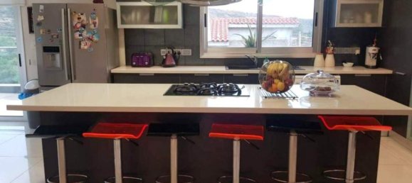 5 bedrooms Villa in Limassol, Cyprus No. 12687 2