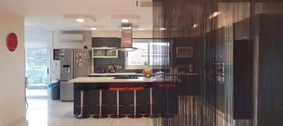 5 bedrooms Villa in Limassol, Cyprus No. 12687 3