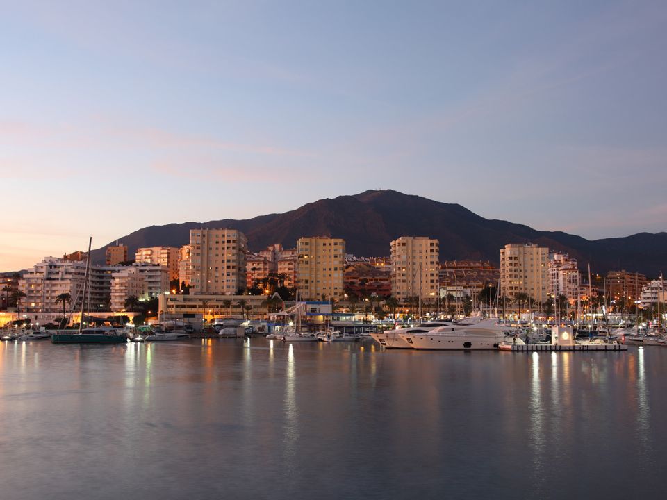 2 bedrooms Commercial property in Estepona, Spain No. 219153