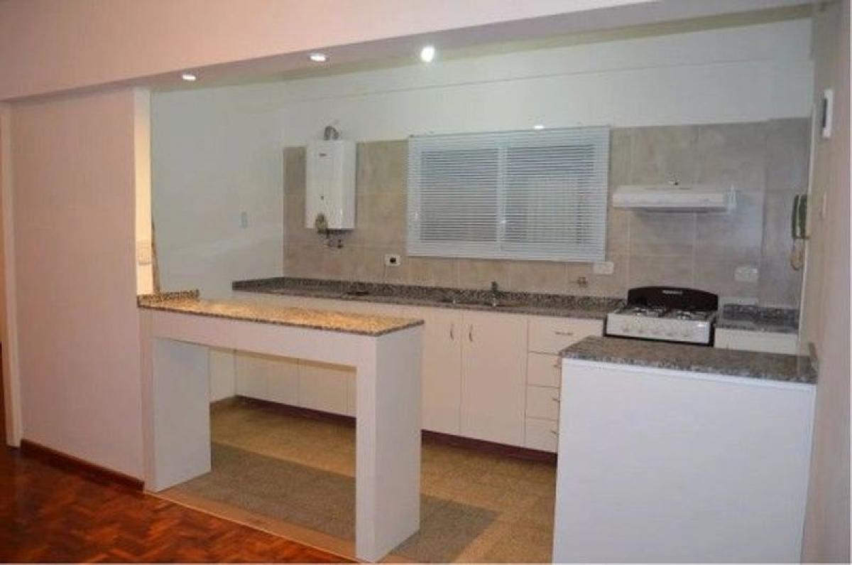 Apartamento T2 em Moron, Argentina N.º 12020