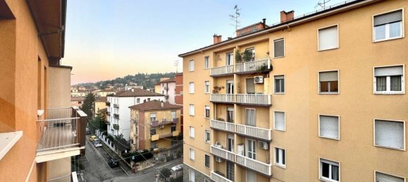 3 bedrooms Apartment in Bologna, Italy No. 24704 5