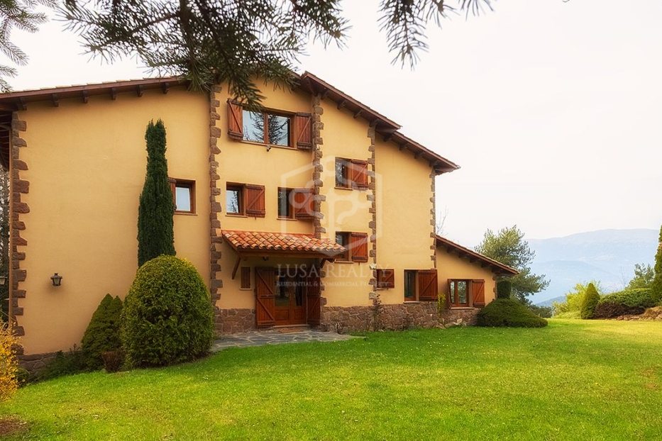 4 bedrooms Villa in Girona, Spain No. 13227