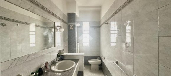 3 rooms Apartment in Turin, Italy No. 1812 8