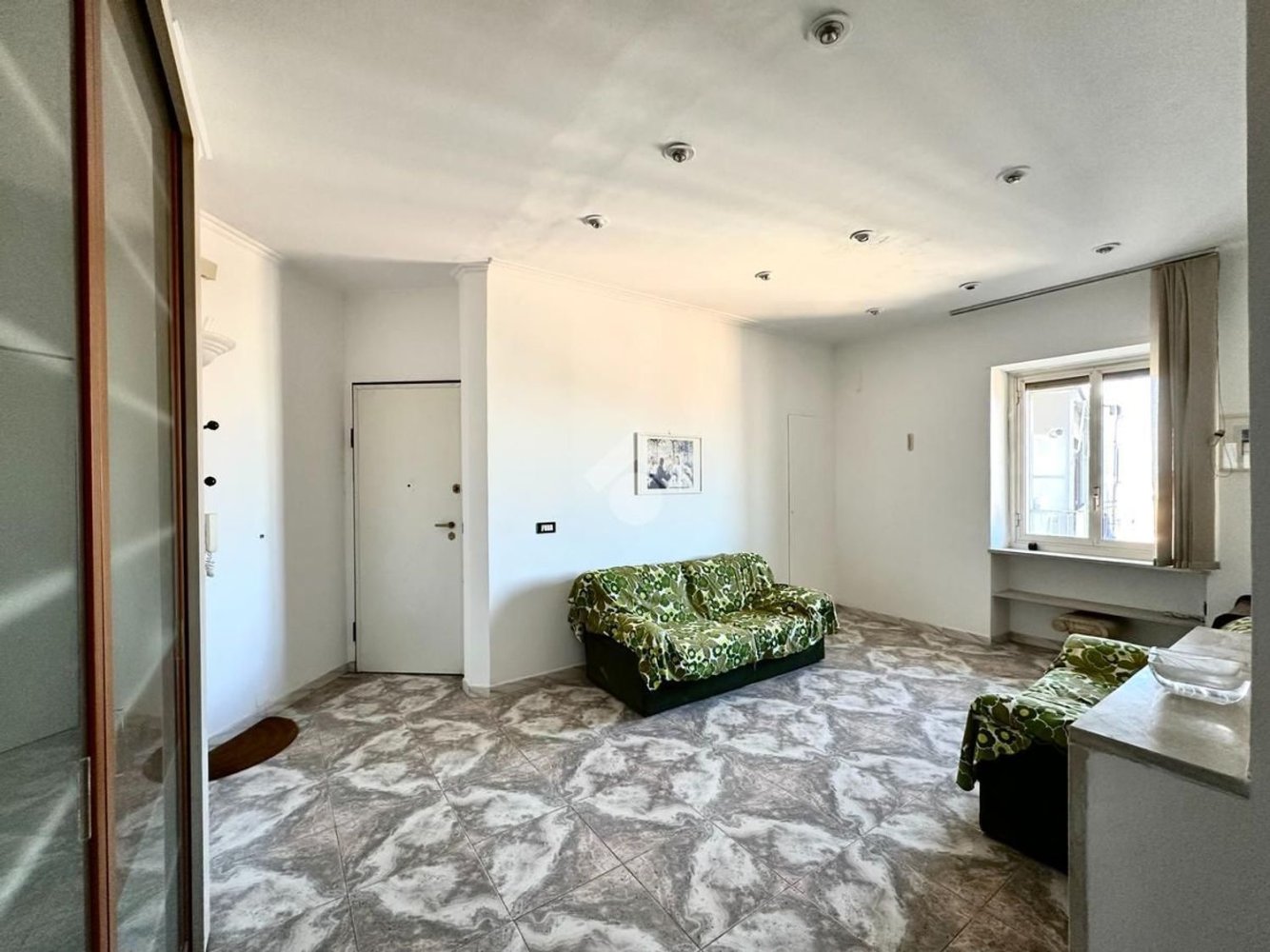 3 rooms Apartment in Turin, Italy No. 1812