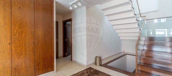 3 bedrooms House in Guia, Portugal No. 25660 4