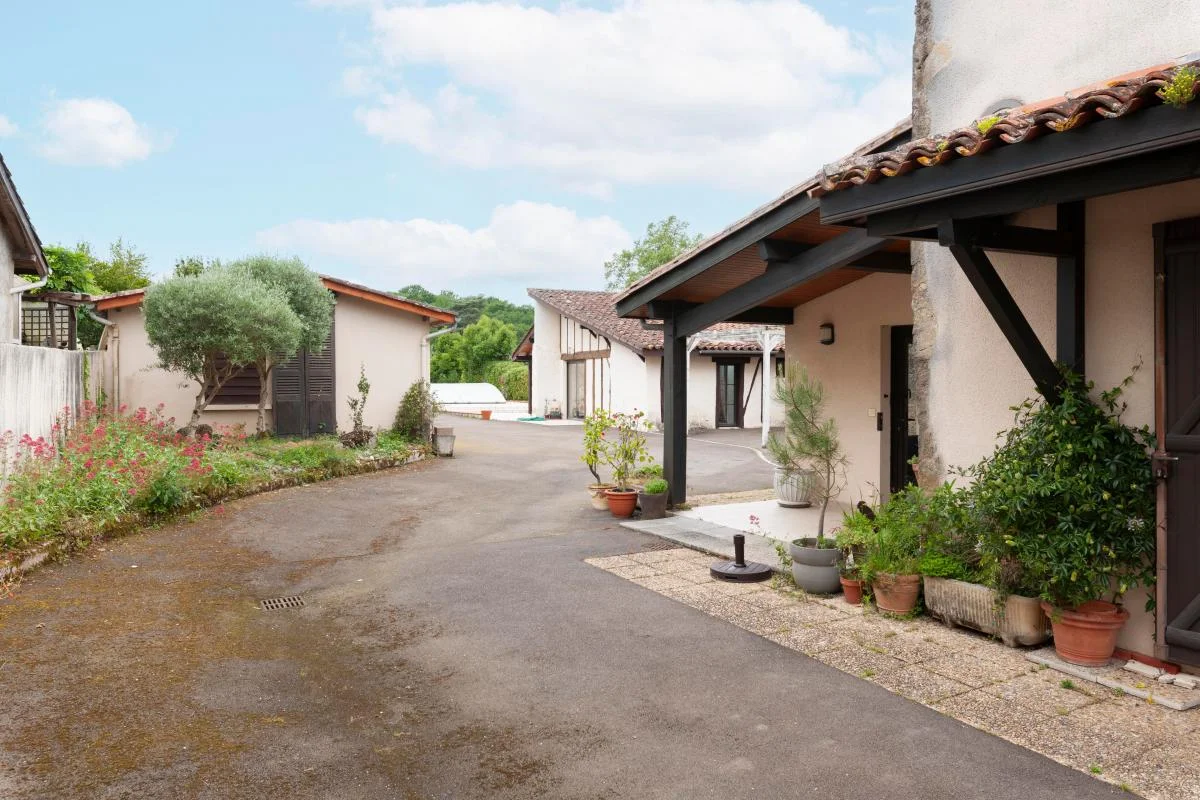 8 bedrooms House in Aire-sur-l'Adour, France No. 352774
