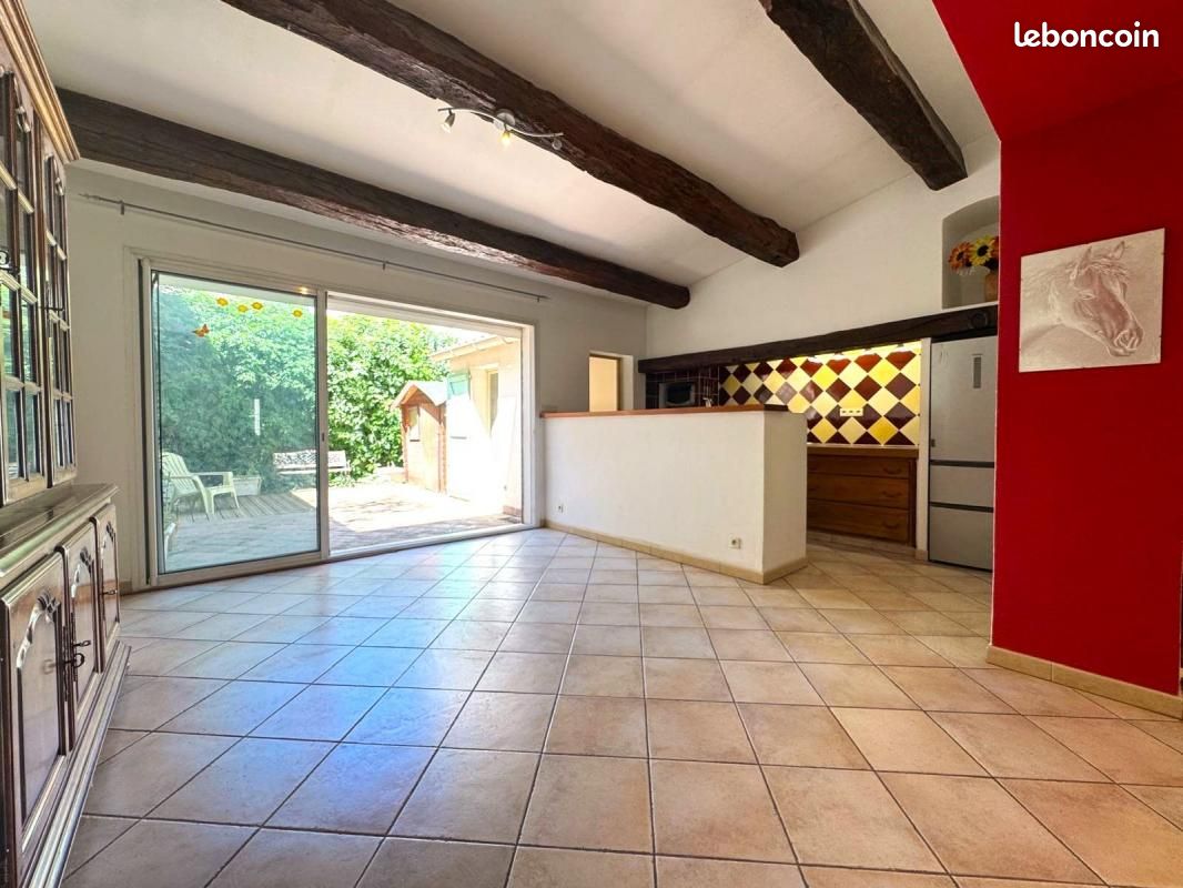 2 bedrooms Apartment in Marseille, France No. 338575