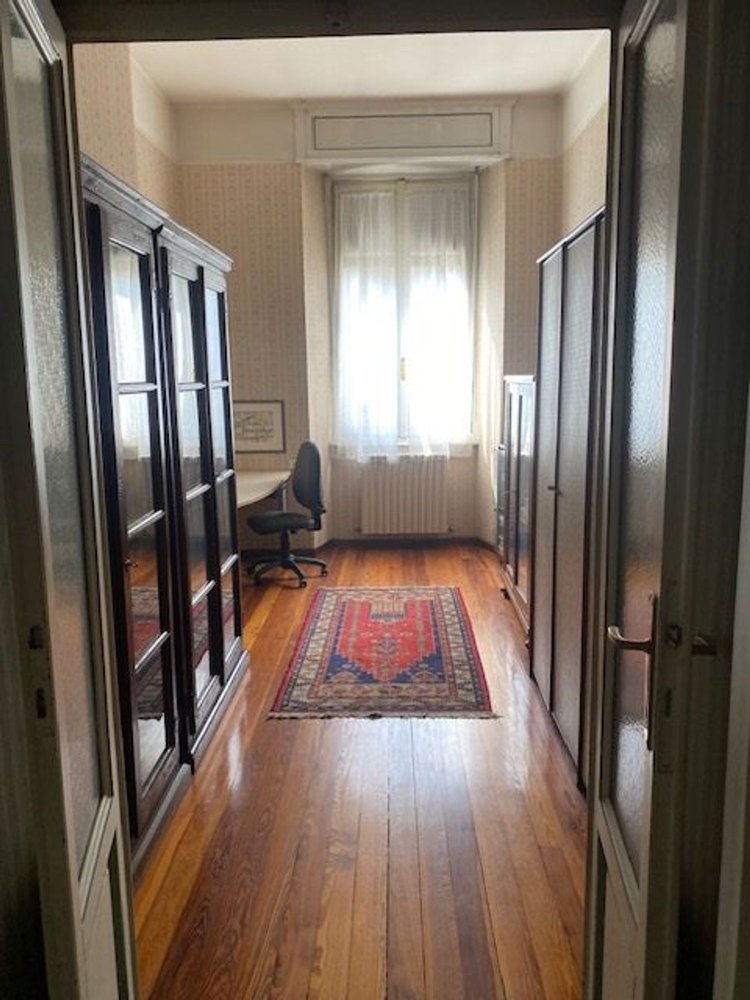 5 rooms Apartment in Sondrio, Italy No. 218074