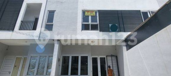 225m² Shop in Cengkareng, Indonesia No. 1766 24