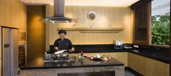 5 bedrooms Villa in Seminyak, Indonesia No. 2918 9