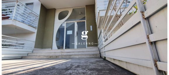 3 rooms Apartment in Salerno, Italy No. 101160 4