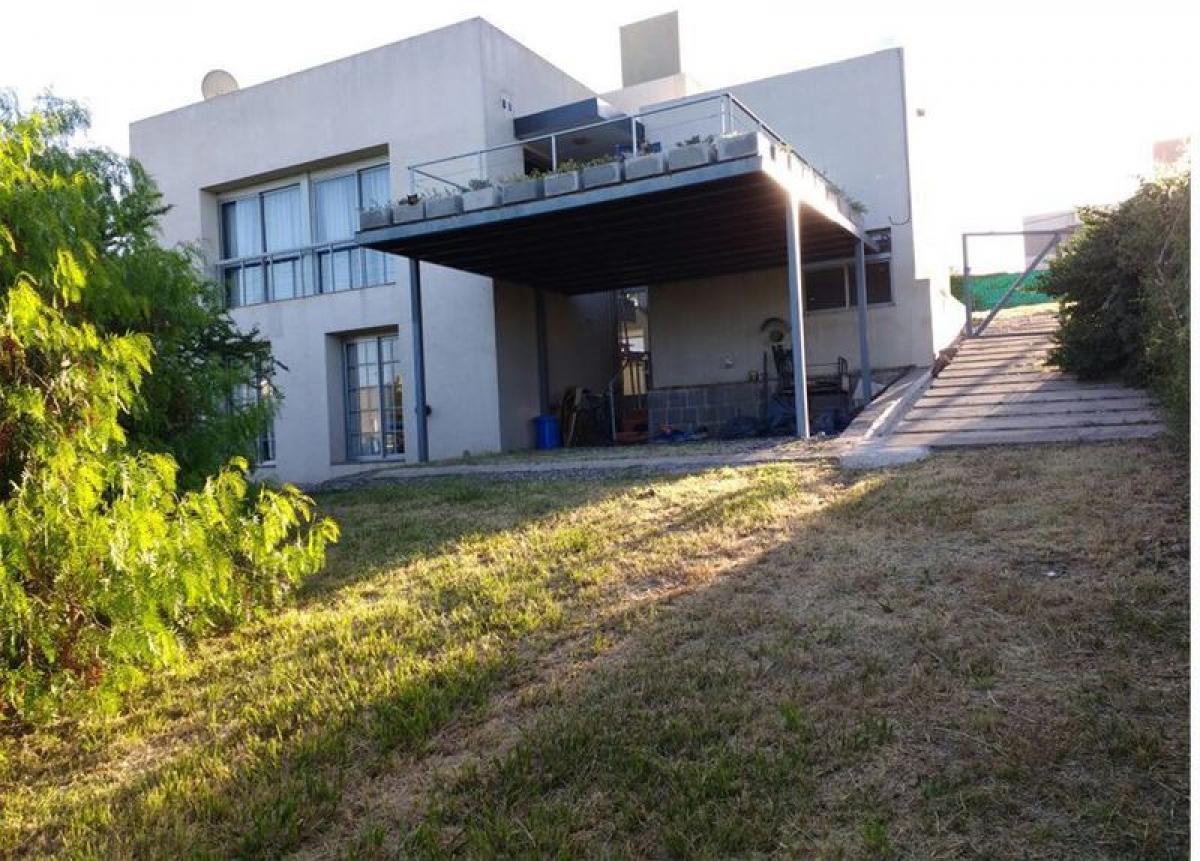 Casa de 2 dormitorios en Córdoba, Argentina No. 3320