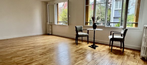 Apartamento de 2 dormitorios en Colombes, France No. 189195 4