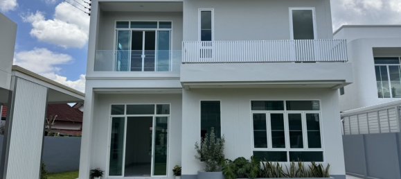 Дом с 5 спальнями в Сан-Сай, Таиланд № 70585 2