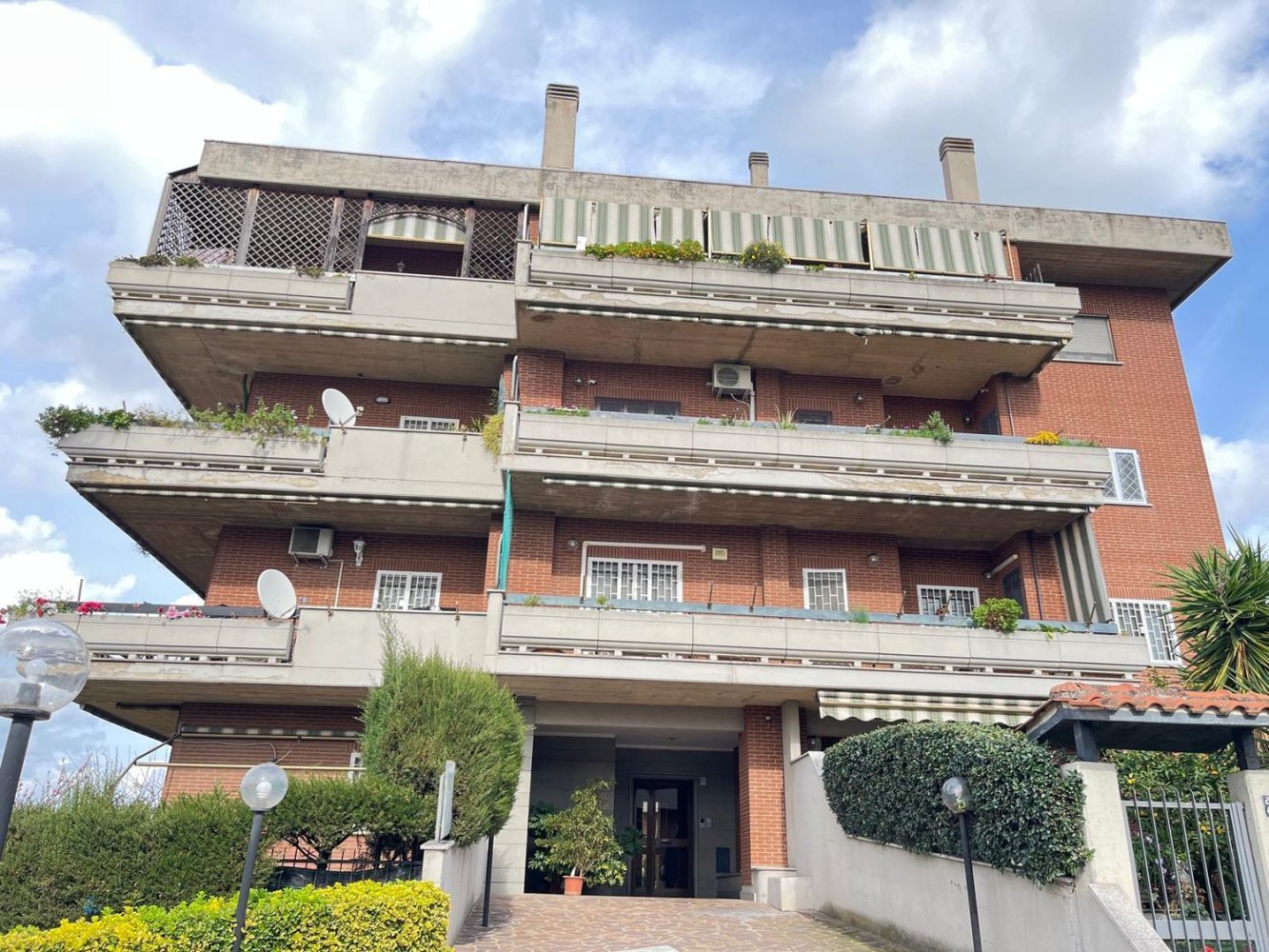 3 rooms Apartment in Rome, Italy No. 92763