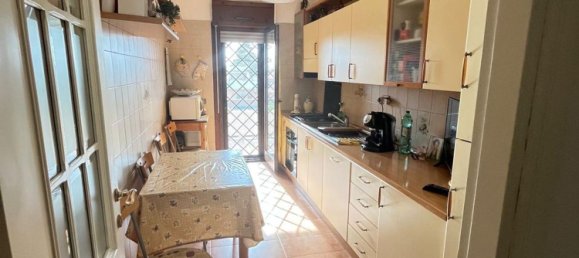 3 rooms Apartment in Rome, Italy No. 92763 16