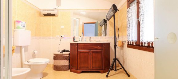 Casa de 8 habitaciónes en Gruaro, Italy No. 58961 18