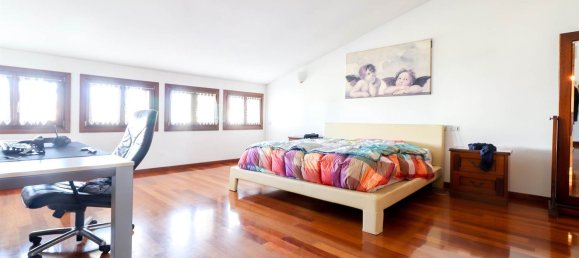 Casa de 8 habitaciónes en Gruaro, Italy No. 58961 15