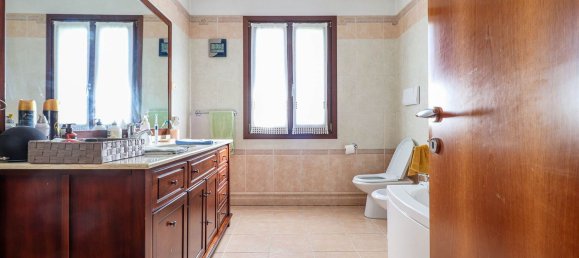 Casa de 8 habitaciónes en Gruaro, Italy No. 58961 8