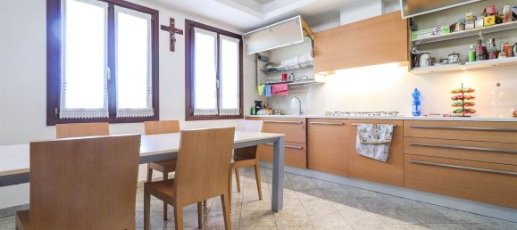 Casa de 8 habitaciónes en Gruaro, Italy No. 58961 7