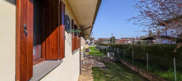 Casa de 8 habitaciónes en Gruaro, Italy No. 58961 12