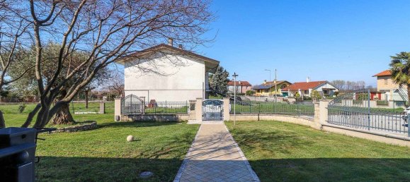 Casa de 8 habitaciónes en Gruaro, Italy No. 58961 3