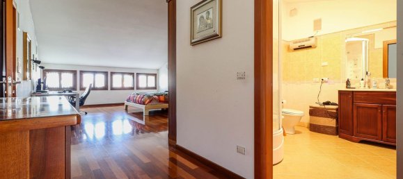 Casa de 8 habitaciónes en Gruaro, Italy No. 58961 17