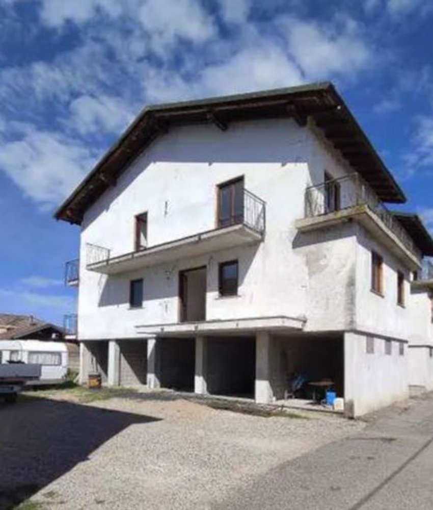 Квартира с 4 комнатами в Палестро, Италия № 179655