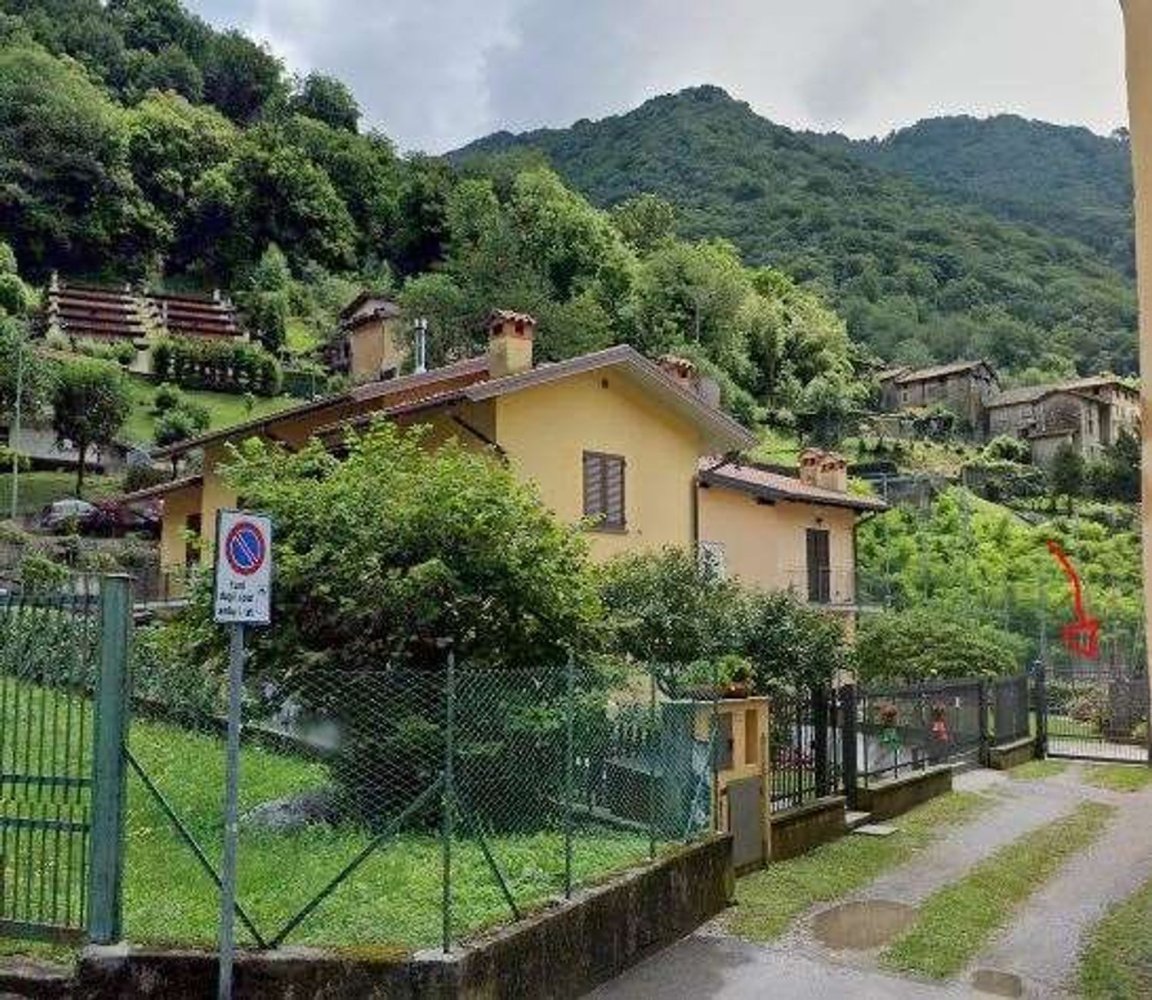 3غرفة شقة في Erve, Italy رقم 4454